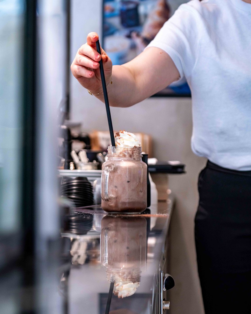 The perfect antidote to a hot sticky day is an ice COLD chocolate. 🤩 🍫 

Join us on Shaftesbury Avenue or South Molton Street to get yours today. 🧊 ☀️