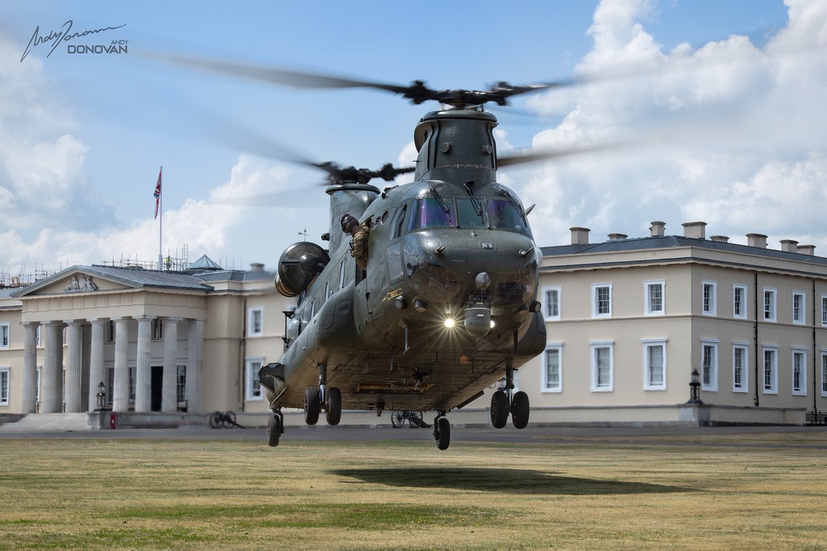 Yesterday marked the last Chinook flight of one of our pilots and one of our crewmen - thank you both for your time served @RAF_Odiham. Vortex 433 dropped into @RMASandhurst and supported @BritishArmy Officer Cadets at the start of their military careers 🇬🇧 📸 Andy Donovan