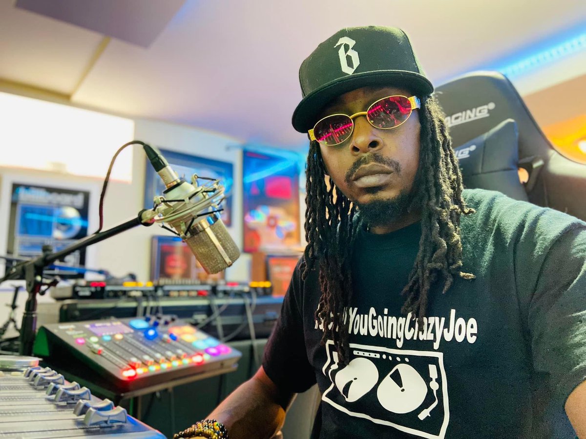 queenelizabella's tweet image. Birthday Shoutout to the coldest DJ in Chicago/Worldwide, the GOAT, and my favorite DJ @IAMDJQBALL 🐐🤘🏾🥳🩵
#qballyougoingcrazyjoe #coredjs 🌍