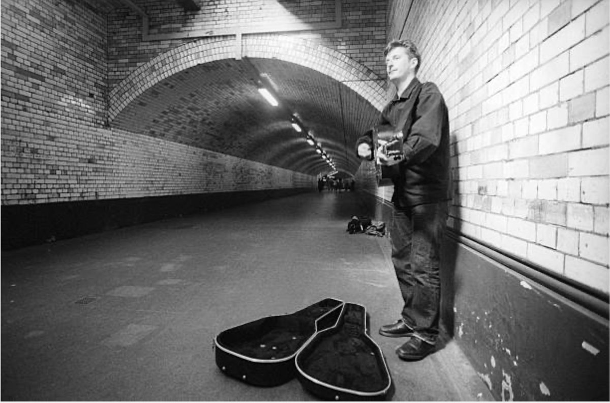 Billy Bragg, busking in the pedestrian tunnel at South Kensington tube station, London, circa 1990. Photo by © Kevin Cummins

#BillyBragg #90smusic #90srock #punk #newwave #postpunk #rock #rockmusic #music #alternativemusic #alternativerock #musicphoto #rockhistory #musichistory