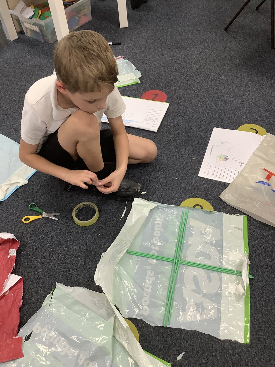 BandBschool's tweet photo. Yesterday Team Aire constructed their recycled kites for #sustainabilityweek. They used plastic bags and paper straws. 🪁 #BandBSTEM #STEMweek #PrimaryScience @eboractrust @priscigeeks https://t.co/r9MdGpwhP9