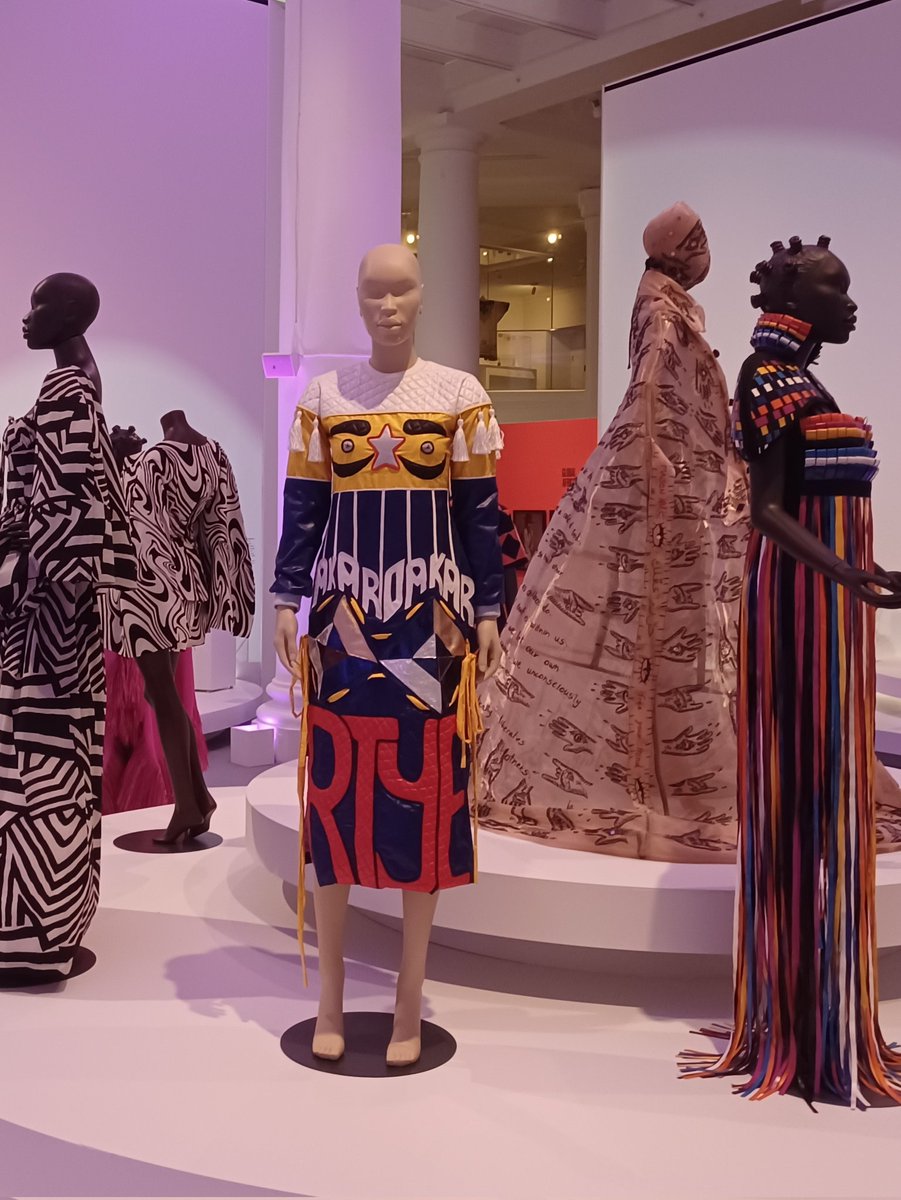 The latest show @brooklynmuseum is 'Africa Fashion',a stunning selection of design, fashion, writing, music, film, & other media from 54 nations, dating from the post-colonial era to Pan-Africanism to now. #AfricaFashionBkM #nycmuseums #nycarts Info: brooklynmuseum.org/exhibitions/af…