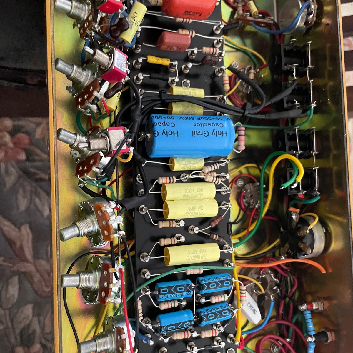 Ryan_Shook's tweet image. Wasn’t satisfied with my Greenback cab matching my 5150, so instead of buying a new cab - I built a whole amp from scratch to match the vibe. Why am I like this? Worth it though.