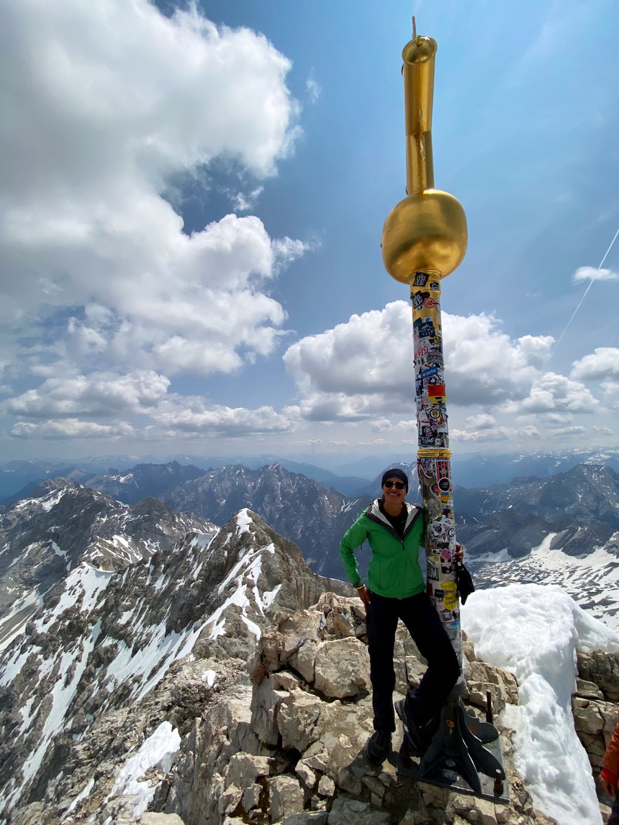 vickygaticaa's tweet photo. After two days and 22.7km, I made it to the top of the highest mountain in Germany: Zugspitze, with 2.962 meters high 🏔 Now getting ready for the next challenges 💪🏻
 #zugspitze #mountain #germany #hikeadventure #proudofme #hiking https://t.co/2KM2b8j7oe
