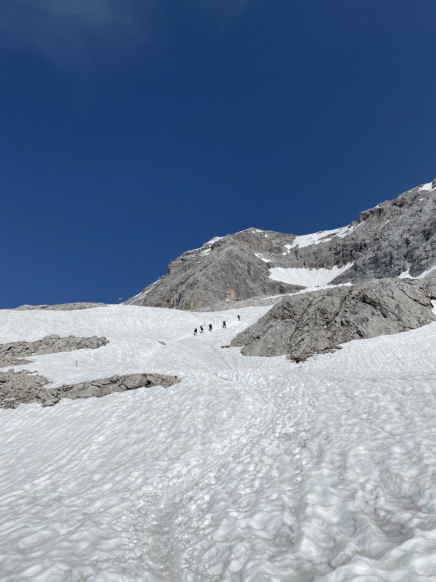 vickygaticaa's tweet photo. After two days and 22.7km, I made it to the top of the highest mountain in Germany: Zugspitze, with 2.962 meters high 🏔 Now getting ready for the next challenges 💪🏻
 #zugspitze #mountain #germany #hikeadventure #proudofme #hiking https://t.co/2KM2b8j7oe