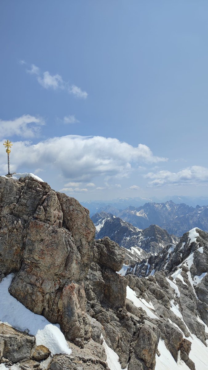 vickygaticaa's tweet photo. After two days and 22.7km, I made it to the top of the highest mountain in Germany: Zugspitze, with 2.962 meters high 🏔 Now getting ready for the next challenges 💪🏻
 #zugspitze #mountain #germany #hikeadventure #proudofme #hiking https://t.co/2KM2b8j7oe