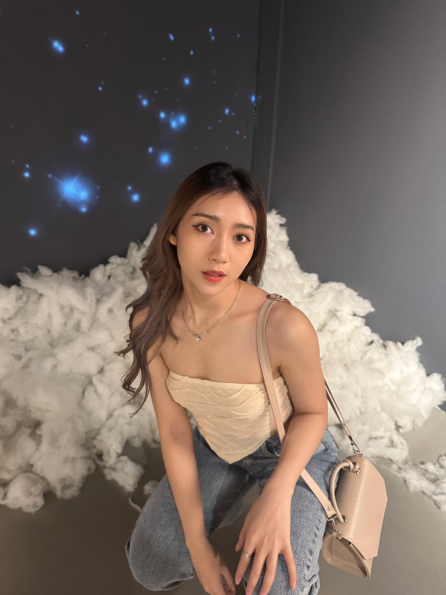 babe.valanisss tweet media