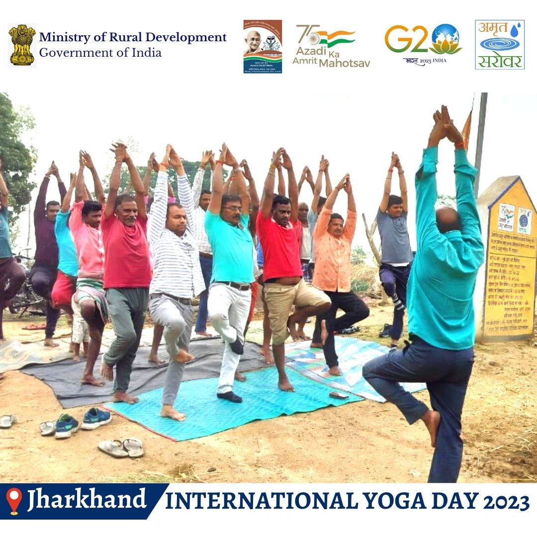 Observation of International Yoga Day at Amrit Sarovar sites in various districts of Jharkhand
@MoRD_GoI
@girirajsinghbjp
@SadhviNiranjan
@fskulaste
@amitkataria_IAS
@apsinghmha
#missionamritsarovar #InternationalYogaDay2023 #Yoga #YogaforVasudhaivaKutumbakam #HarAnganYog