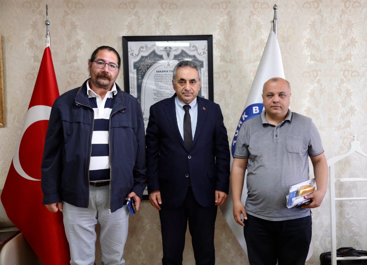 kamsagder's tweet photo. Türk Büro-Sen Genel Başkanı @TurkesGuney Bey @sbdcsplatform  adına biz platform üyelerini makamında kabul ederek talep ve sorunlarımızı dinlediler. Kendilerine bize verdikleri destek için teşekkür ederiz.
@TurkesGuney @TurkBuroSenGM
#kamusağlıkçısımağdur
#bizdesağlıkçıyız https://t.co/acirIZ4H6B