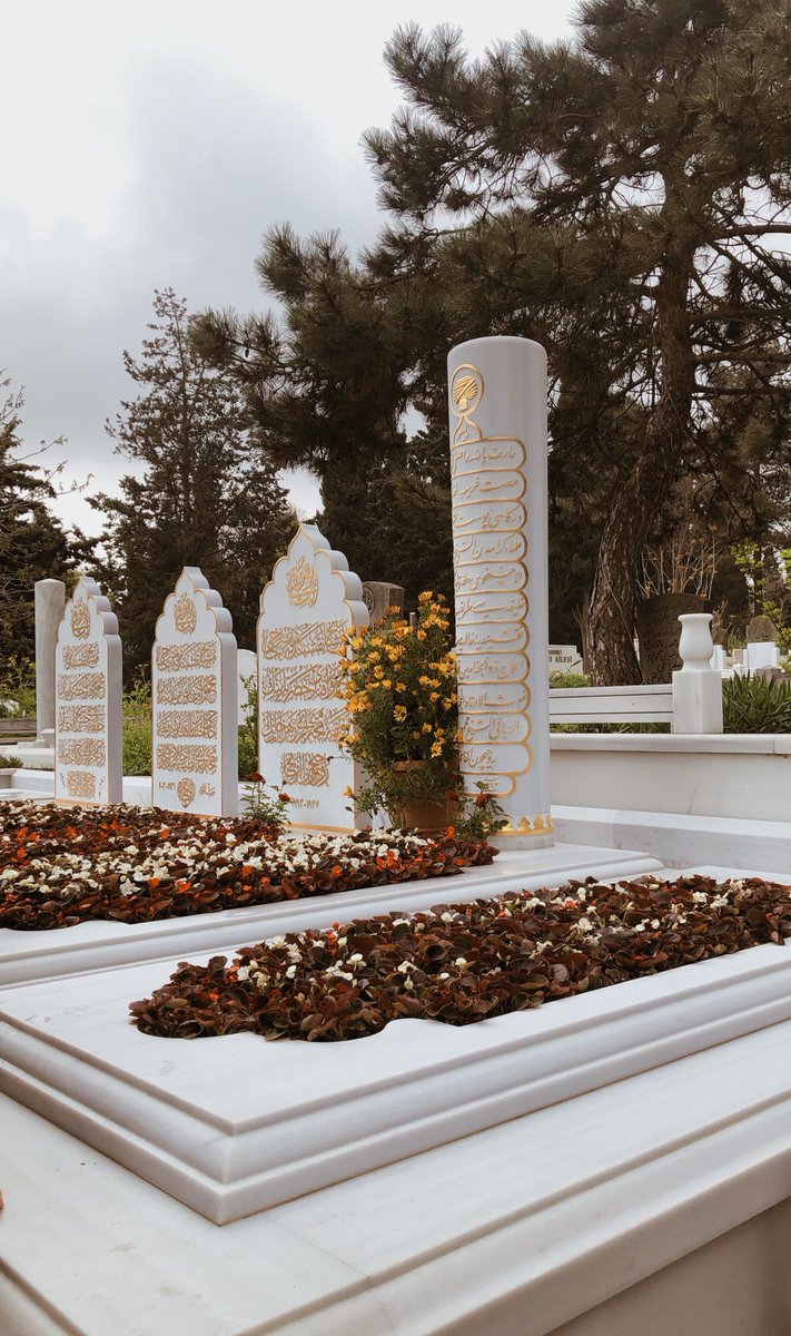 “benim efendim! ben sana bendim!
bir üfledin de yıkıldı bend’im.
ben ki, denizdim, dağbaşı bendim.
şimdi sen oldun, âleme pendim”

23.6.22 🥀