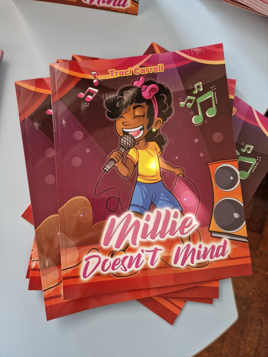 richreadalot's tweet image. Listening to inspiring author #TraciCarroll at the @HubSpringhill Reading conference on the #isleofwight this afternoon....lovely story, fab speaker 

❤️📚 whatiread.co.uk