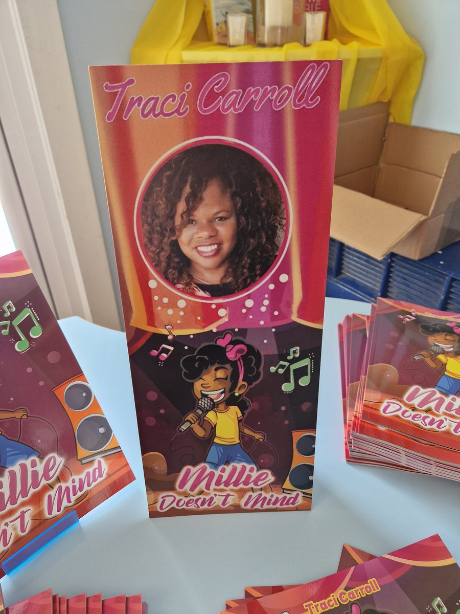 richreadalot's tweet image. Listening to inspiring author #TraciCarroll at the @HubSpringhill Reading conference on the #isleofwight this afternoon....lovely story, fab speaker 

❤️📚 whatiread.co.uk