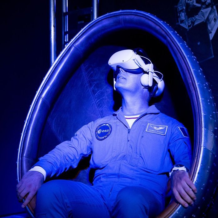 orbitalviews's tweet photo. Exciting news! The incredible Astronaut Thomas Pesquet enjoyed our exclusive #VR experience, designed for the French Space Command display at the Paris Air Show. Check https://t.co/teiYz70FUq and follow us for more exciting #space news! 🚀#SIAE @Thom_astro @esa @Armee_de_lair https://t.co/5M08ywFtcs