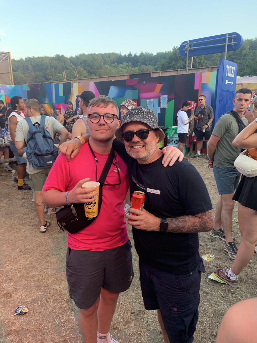 markhoundhine's tweet photo. Yes @curtc0op @theoutcharms #Glastonbury https://t.co/gmhrBDIDdr