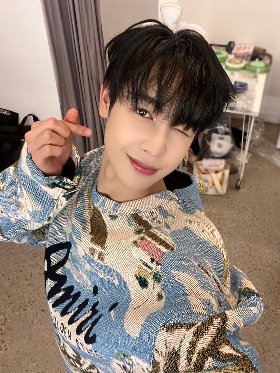 xikers_official's tweet photo. [#헌터] 보그 촬영할 수 있게 돼서 너무 영광이었습니다! 예쁘게 봐주세용 🤍🩵🤍🩵
#xikers #싸이커스 https://t.co/urbC8qIlFf