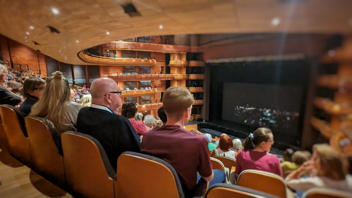 A brilliant opera performance #WNOcandide!

Huge applause to the dedicated health professionals @CV_UHB who took patients to enjoy this incredible experience at the theatre.

And a sincere thank you to @WNOtweet for inviting #communityteam to these unique moments.

#Grateful