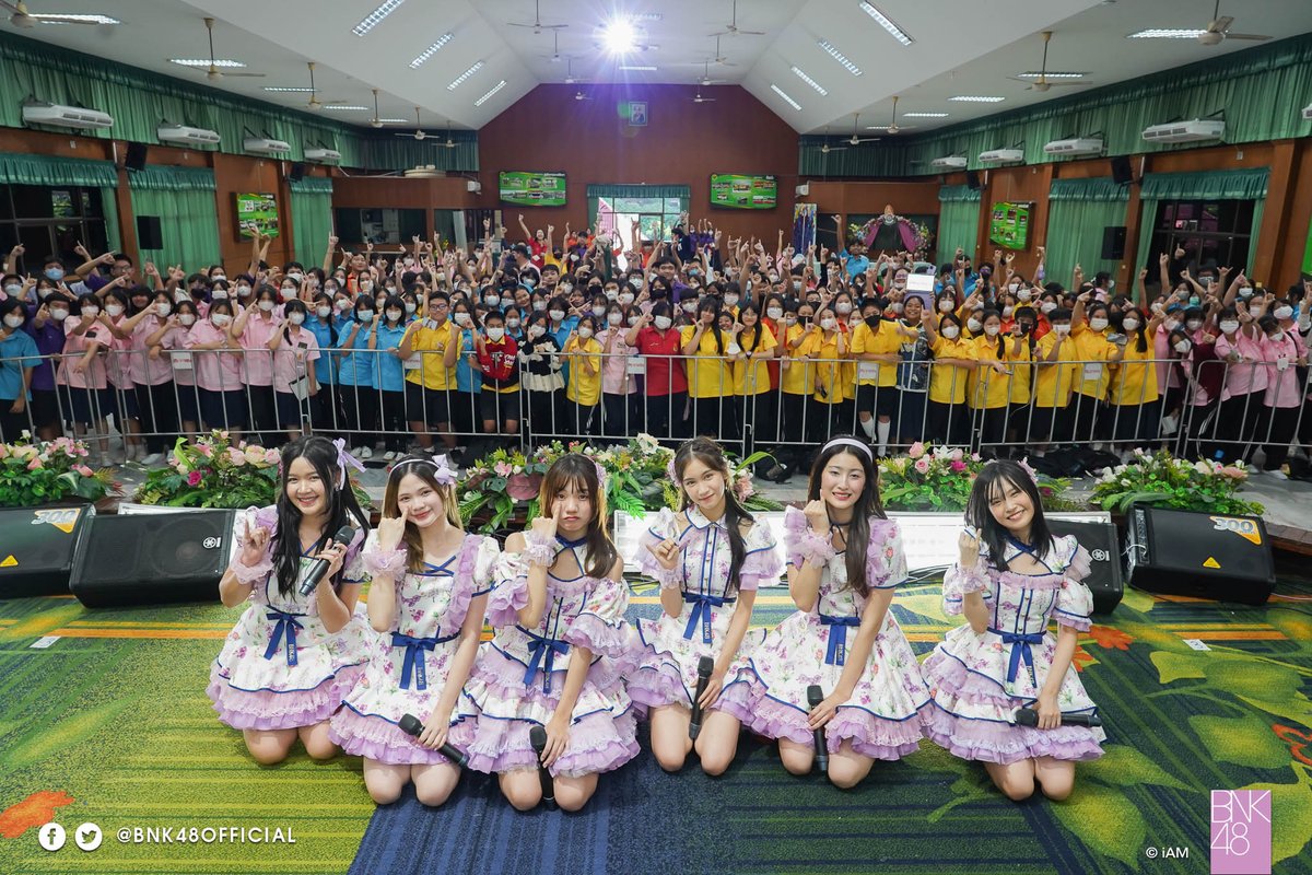 bnk48official's tweet photo. [💜🌸] #BNK48สัญญานะ_SchoolTour

ขอขอบคุณน้อง ๆ จาก ร.ร.ศรีอยุธยาในพระอุปถัมภ์ฯ, ร.ร.มัธยมวัดธาตุทอง และร.ร.สารวิทยา
ที่ให้การต้อนรับและสนุกกับการแสดงของเราวันนี้ด้วยนะคะ 😊

🎧 https://t.co/CRd5c3oYQE

#ศรีอยุธยาxBNK48
#มัธยมวัดธาตุทอ��xBNK48
#สารวิทยาxBNK48
#BNK48สัญญานะ
#BNK48 https://t.co/OT9OKzlfgH