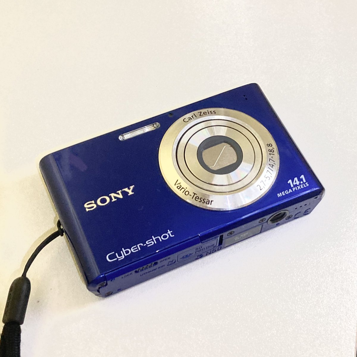 4k1shi's tweet photo. wts lfb digicam digital camera ph

sony cybershot dsc w330

⁃   14mp CCD sensor
⁃   fully functional (flash,   buttons,zoom working) 
⁃  9/10 cosmetics super kinis! 
⁃   vintage output
⁃  inclusions: unit, battery, univ charger, ms pro duo adaptor, camera pouch https://t.co/Wftj8YpVKh