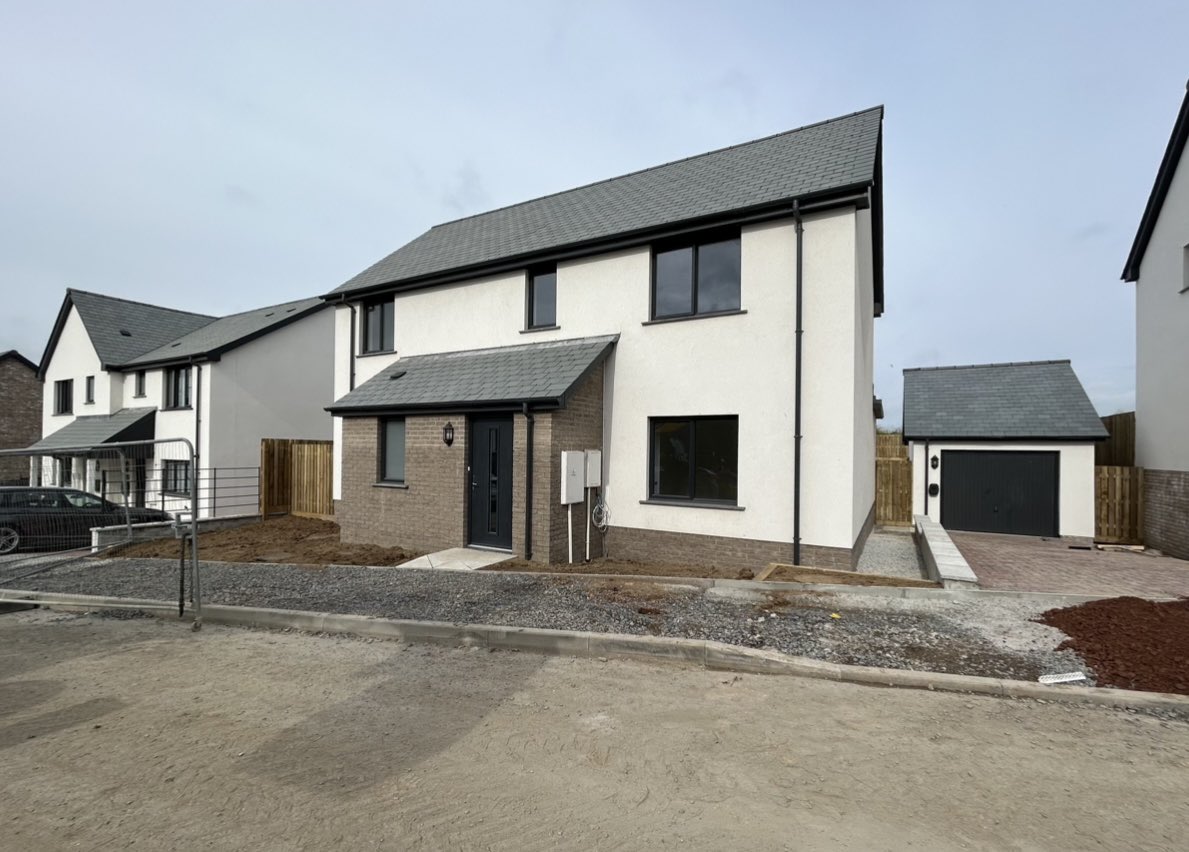 JSNorthDevon's tweet image. It’s #completionday for Plot 8 at #Highfields today! 🥳🥂

Wishing many #congratulations and a very happy #movingday to the new owners! 🎉🚛📦

Here’s some snaps of the finished product looking AMAZING… 😍🔥🙌🏻

We have limited plots remaining on Phase 1! 👉🏻☎️ 01271 325 153