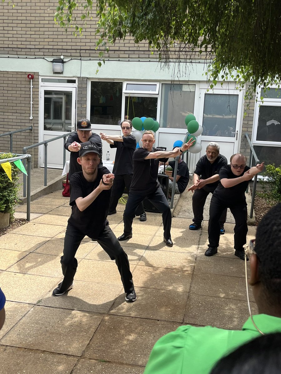 Tom Cahill CBE 🌈 tweet media