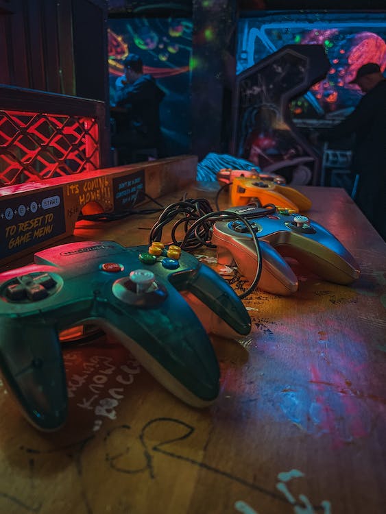 ElliotPaulRees's tweet photo. 🎮 Celebrating 27 years of gaming greatness! On this day in 1996, the Nintendo 64 was released in Japan 🇯🇵  . 🌟 #Nintendo64 #GamingHistory #ThrowbackThursday https://t.co/gsy4UfMlRg