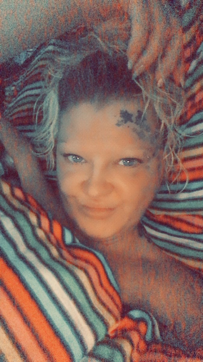 Zoe_Butler78's tweet photo. Late night 🌙✨
#latenight #snuggledup #crazymotherbutler #ｓｉｎｇｌｅ #singlelife #singlemomsrock #funnylooking #facetattoo #♥️ https://t.co/vCtjzZIO9M
