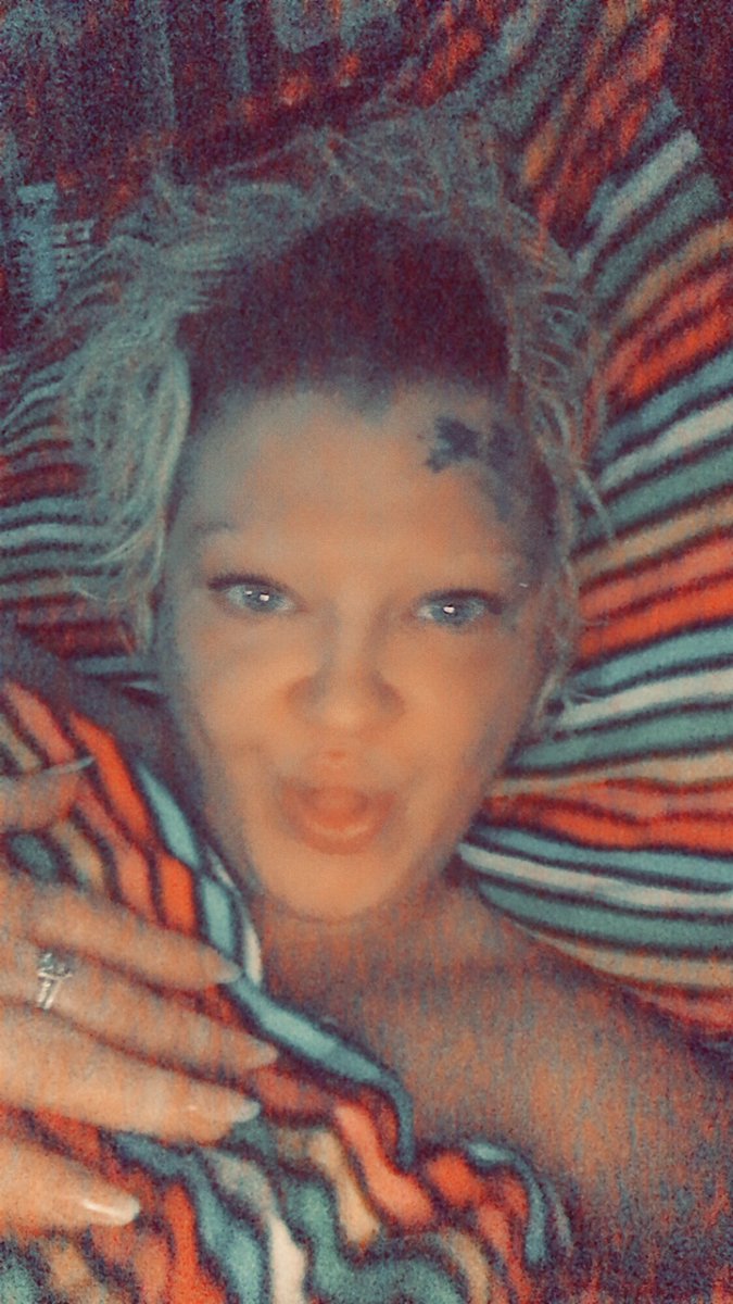 Zoe_Butler78's tweet photo. Late night 🌙✨
#latenight #snuggledup #crazymotherbutler #ｓｉｎｇｌｅ #singlelife #singlemomsrock #funnylooking #facetattoo #♥️ https://t.co/vCtjzZIO9M
