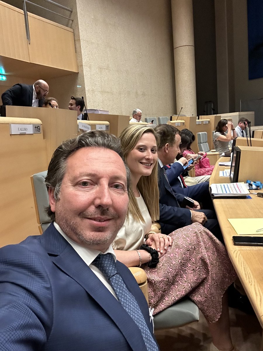 Avec @coline_houssays en Assemblée plénière de la  Région Sud Provence-Alpes-Côte d'Azur pour débattre de l’avenir et des dépenses pour notre région !
