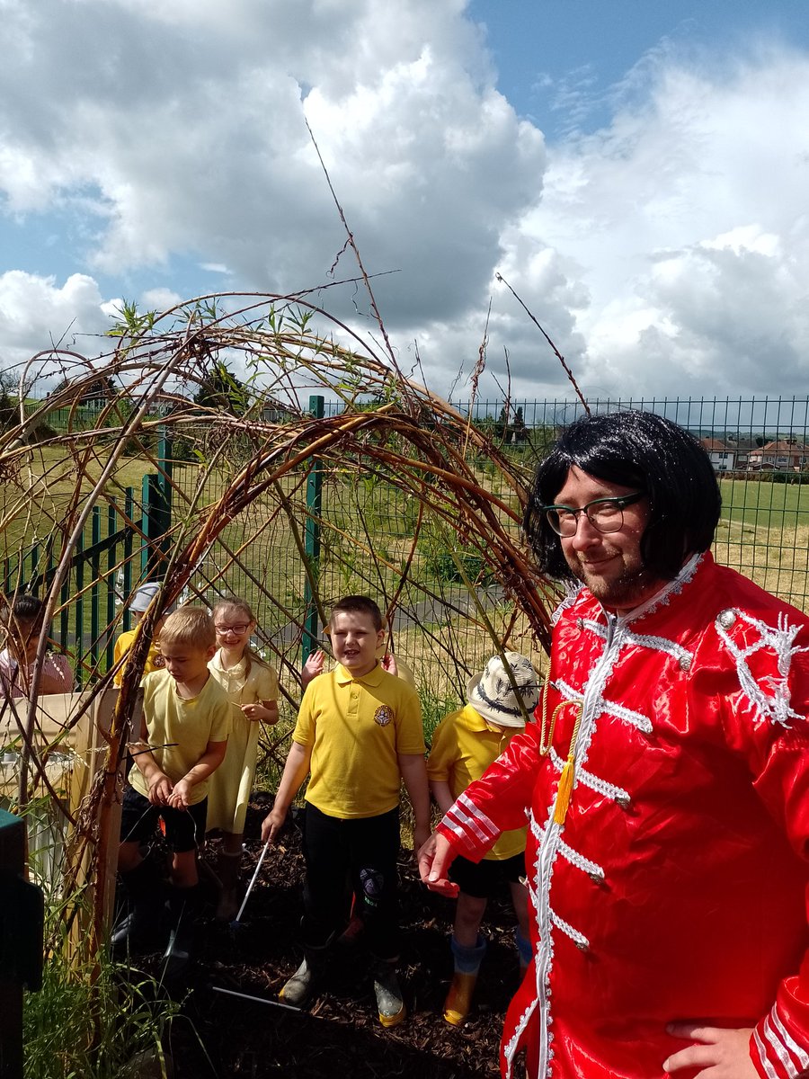 YsgolPenCoch's tweet photo. Yellow class celebrating world music day in the forest, we had our own music festival! It was Fantastic! #ypc #yellowclass https://t.co/rk0CyvyPqy