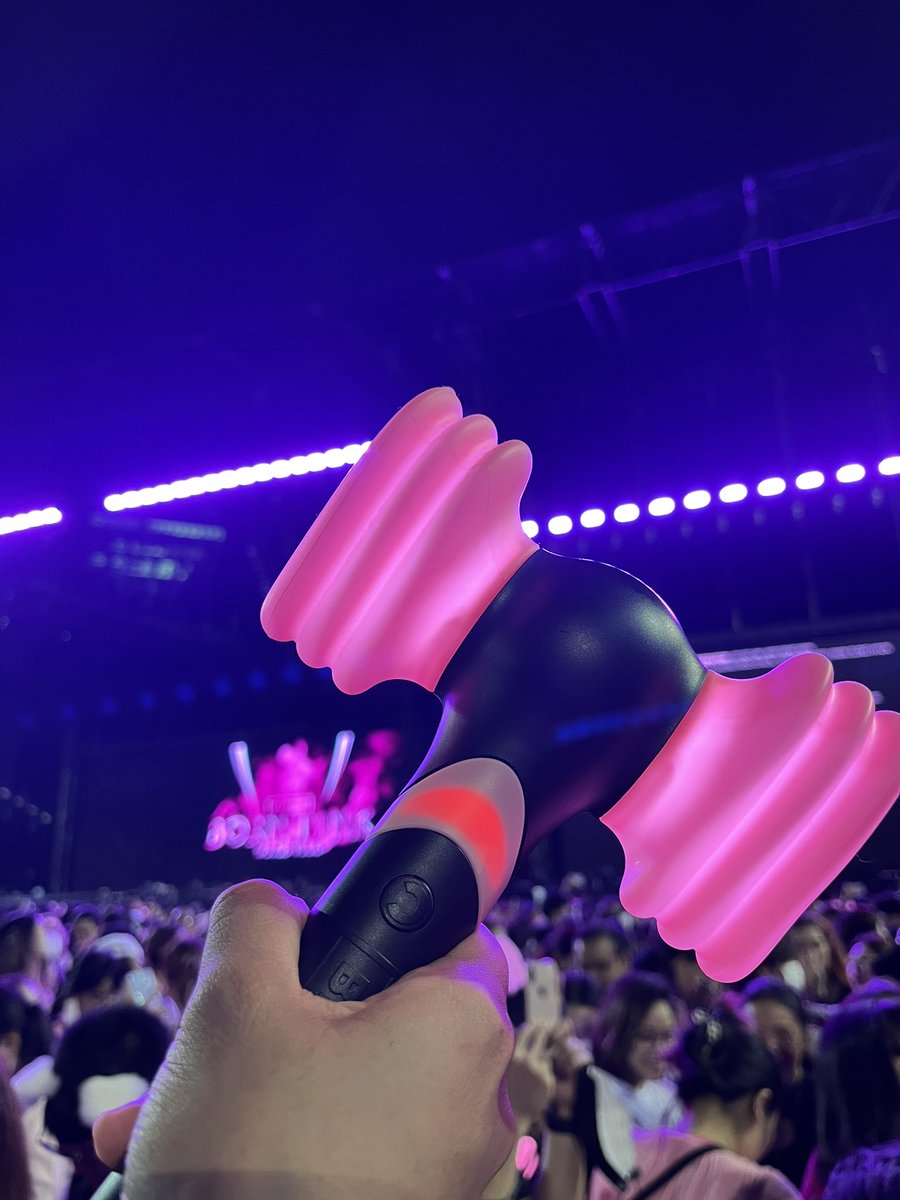 JiJunJang's tweet photo. ￼ส่งต่อแท่งไฟ BLACKPINK LIGHT STICK ver.2 ของแท้ มือสอง 
900.- ส่งฟรี ผ่านการใช้มา 1 คอน

สนใจทักมาได้เลยจร้าาาาา

#ตลาดนัดblackpink 
 #ตลาดนัดบพ
#ตลาดนัดร���มด้อม #ลิซ่า #โรเซ่ #จีซู  #เจนนี่ https://t.co/740avX1jXW