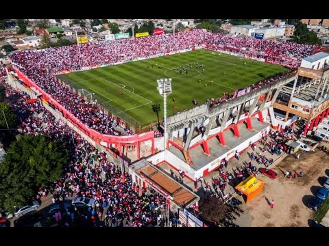 cesarJuarez10's tweet photo. Ayer salto el sinismo y la poca memoria. Rubén Ale fue el único que se animó a " agarrar " un club en quiebra.. jugando en la liga!!! ..y finalizó jugando en 1° División. TODOS FESTEJARON... TODOS!!! . Ni los hinchas hiban a la cancha y nadie ponía un $. https://t.co/dKQMCqnj5d