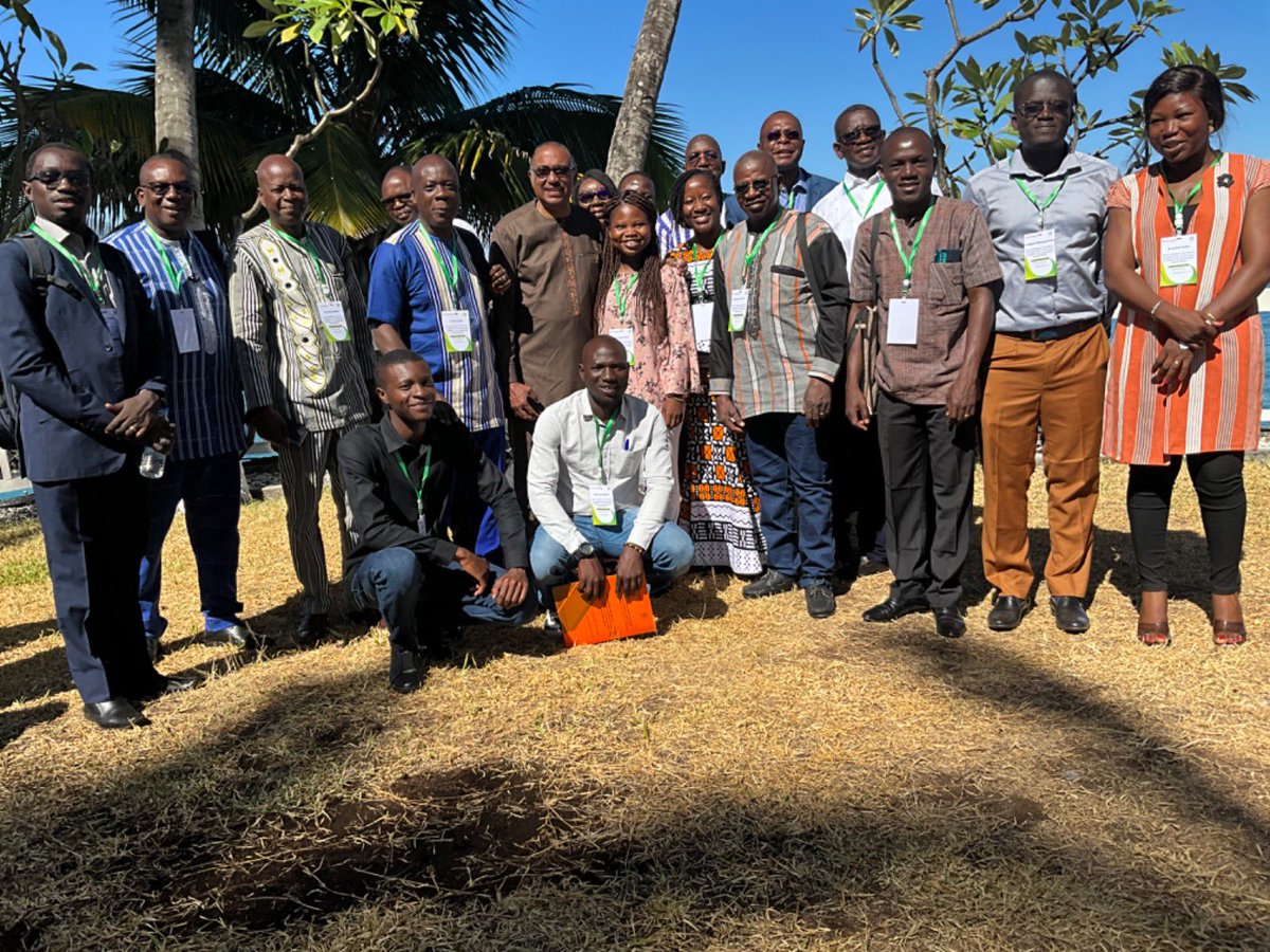 Rencontre fructueuse au #Comores avec <a href="/ONGSantDiabte/">ONG Santé Diabète</a> et <a href="/Azali_officiel/">Azali Assoumani</a>, Président en exercice de l’Union africaine. Agissons ensemble contre le diabète et les maladies non transmissibles en Afrique. Participation remarquée du #Mali et du #Burkina <a href="/GoitaAssimi/">Général d'Armée Assimi GOITA</a> <a href="/CapitaineIb226/">Capitaine Ibrahim TRAORÉ</a>