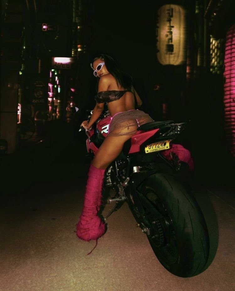 fly girls ride motorcycles