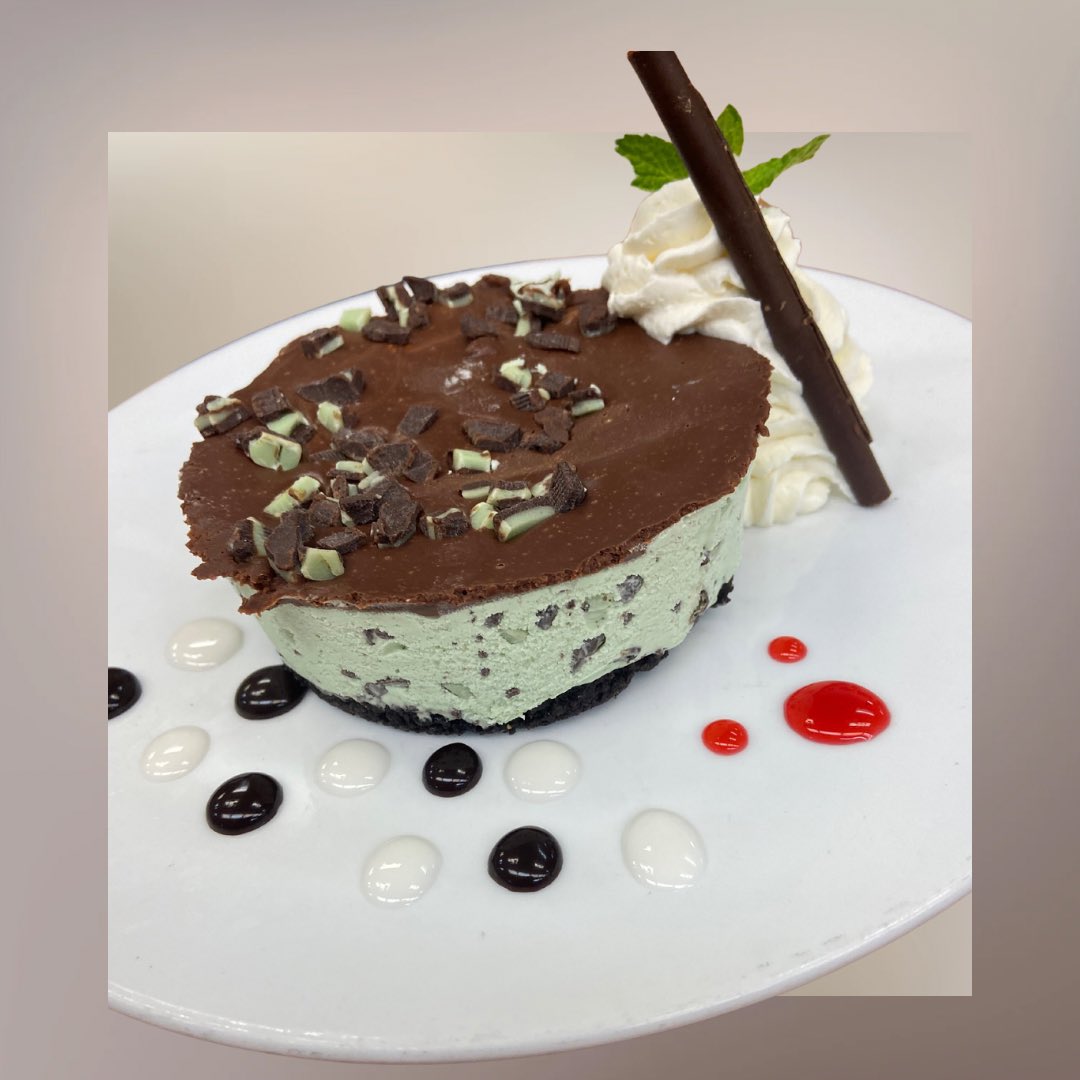 Grasshopper Pie
With Oreo Cookie Crust, Andies Candies Gelato and Chocolate Ganache with Berries &amp; Whipped Cream.
Tonight at Mark’s Prime Steakhouse Ocala.
Reservations marksprimesteakhouse.com/reservations/
#dessert #marksprimesteakhouse #ocala