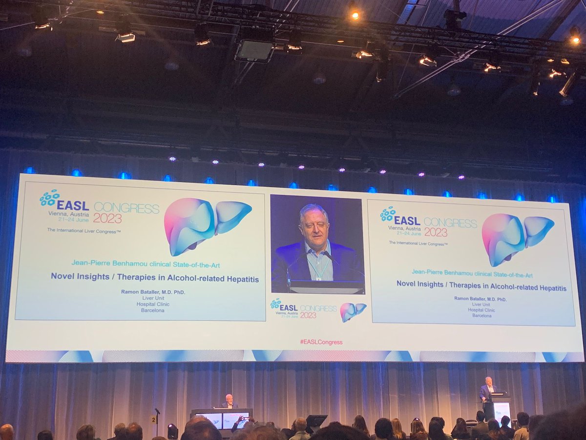 Our chief @rabataller delivering the State of the Art at @EASLnews #ILC2023 in Novel Insights in Therapies in Alcohol related Hepatitis. 👏🏻👏🏻👏🏻@hospitalclinic @idibaps