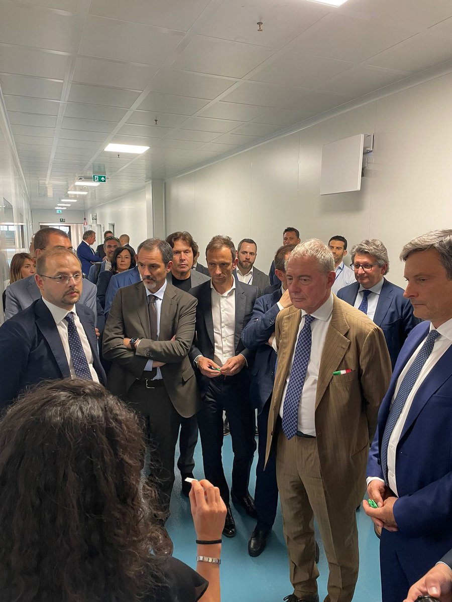 adolfo_urso's tweet photo. Ho partecipato con il presidente della Regione Friuli-Venezia Giulia @M_Fedriga e numerosi rappresentanti delle istituzioni nazionali e locali all’inaugurazione del “Trieste Innovation Hub”, un grande progetto di @BAT_Italia che punta attraverso innovazione tecnologica e sviluppo sostenibile a prodotti di nuova generazione. Un imponente investimento di 500 milioni di euro in 5 anni, che porterà alla creazione di 2.700 posti di lavoro di cui circa 600 diretti in una grande area strategica italiana che avrà positive ricadute su tutto il territorio.  L’Italia del fare e dell’innovazione torna ad essere al centro dell’interesse degli investimenti internazionali. #investinItaly