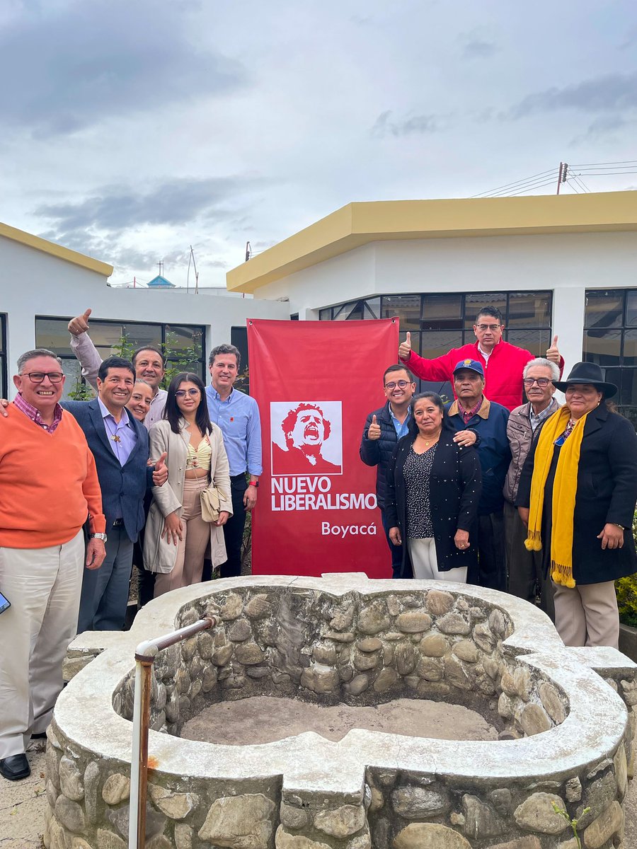RodrigoRojas's tweet photo. ¡Bienvenidos al equipo de los #resultados, @NvLiberalismo nos honra escribir con ustedes una nueva historia para #Boyacá! 🗣️💯

Con inmenso compromiso recibo por parte de @juanmanuelgalan, hijo del líder y fundador de este partido Luis Carlos #Galán y de todo el comité territorial de #Boyacá, el apoyo y coaval a este proyecto que quiere entregarle a todas y todos los #boyacenses la mejor propuesta para transformar nuestro #departamento.

Gracias por la #confianza en este equipo que se siente #orgulloso de  llevar el legado de transparencia, lucha contra la corrupción y justicia de #Galán, por #Boyacá.

“¡siempre adelante, ni un paso atrás!”💪🚩