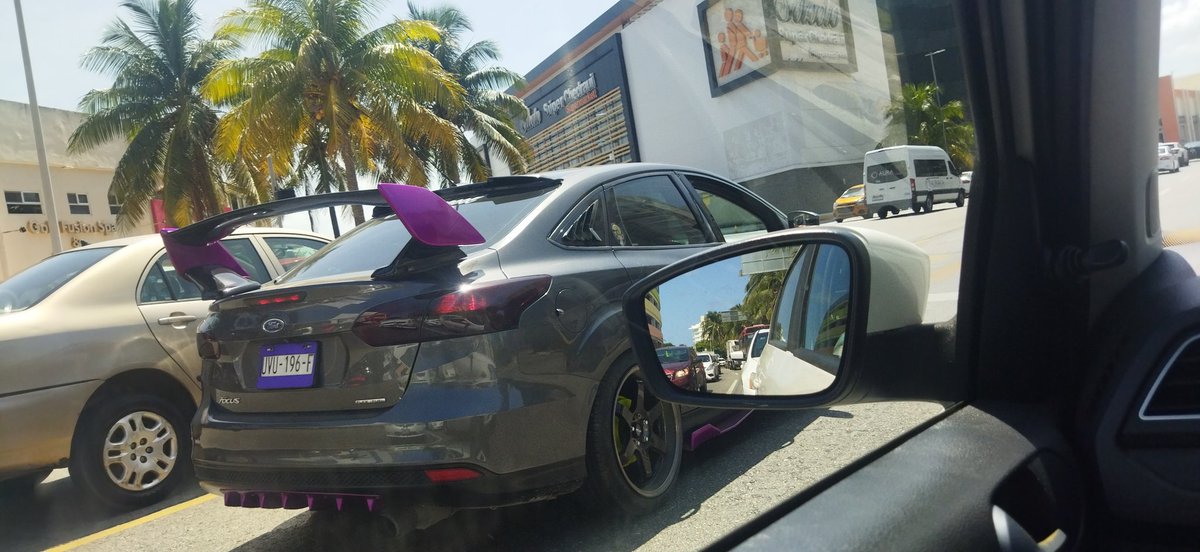 NahunRT's tweet photo. @soyfrankymostro Es un tipe R? ... no!... es un WRX ?....no! Es una roña #viernesderoñas https://t.co/eDu19g7OAc