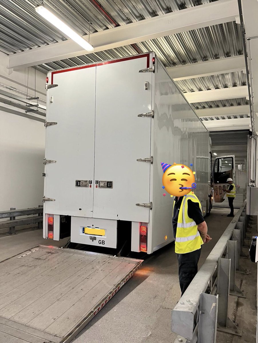 heux's tweet photo. Never knew that seeing a truck unload stuff could bring me so much joy. https://t.co/Qp2hHMyrmG