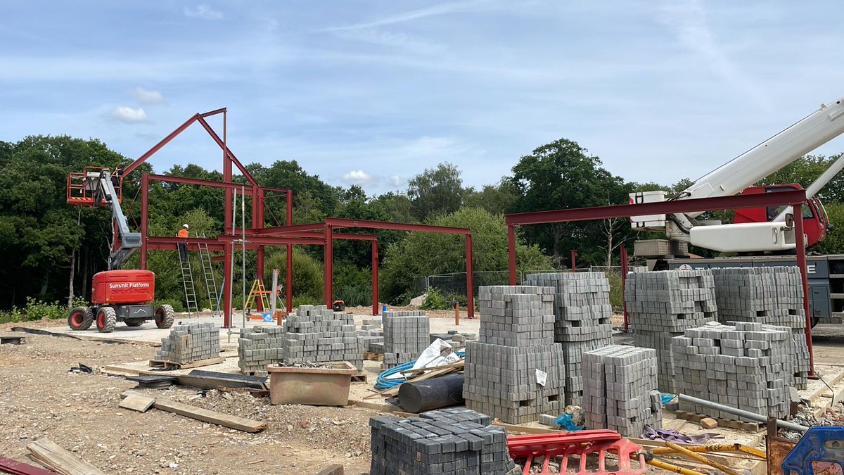 HatchEngLtd's tweet photo. Fabricated structural steel for 31 bespoke new build homes on a private 20-acre estate in the heart of the Kent Countryside. #bespokehomes #steelwork #welding #installation https://t.co/TaSDa4dtMQ