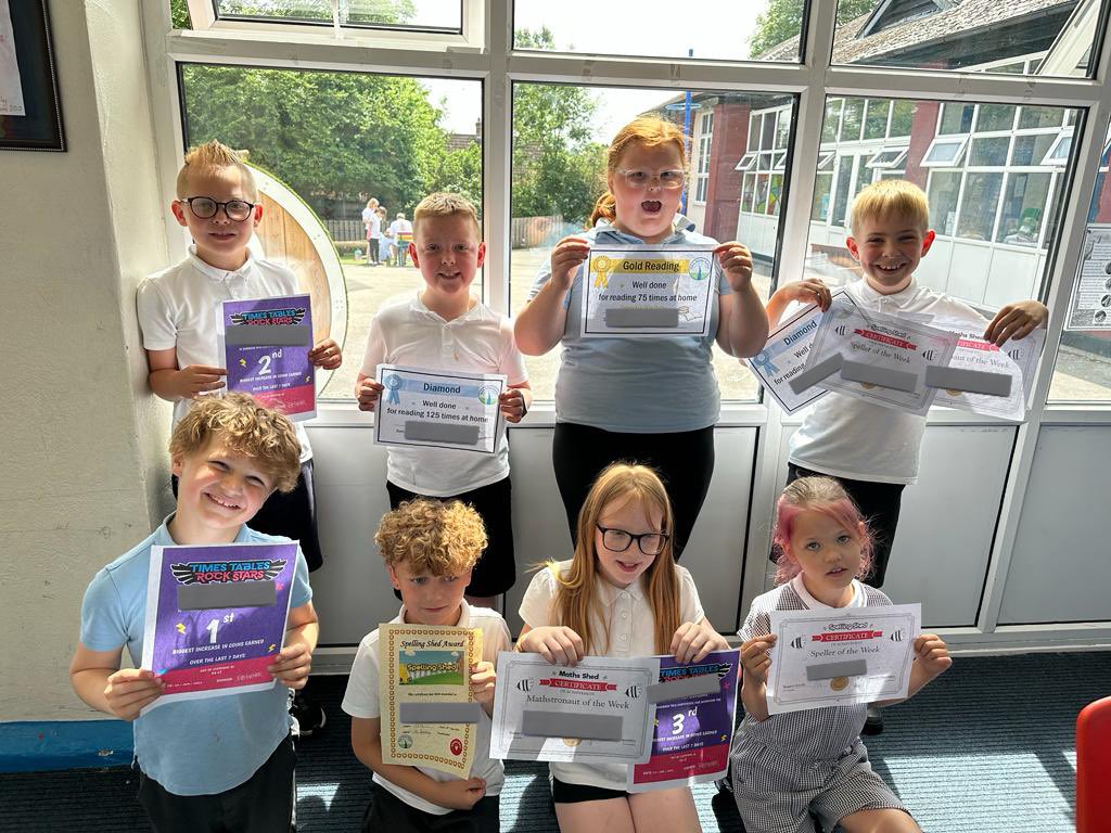 This weeks amazing homework heroes 🥳 special mention to one y4 for hitting 200 reads 👏🏼👏🏼