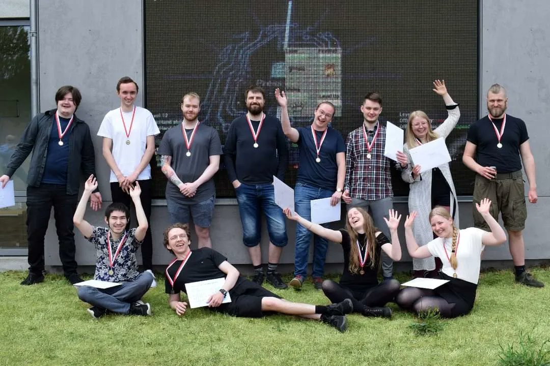 Idag har været en stor dag at fejre! 🥳

Vi har nemlig dimitteret årets Multimediedesignere samt årets Softwareudviklere! Stort tillykke til alle som har gennemført og brugt de sidste 2-4 år sammen med os her på Dania Games. 

Så nyd en rigtig god, og velfortjent, sommer! 🌞