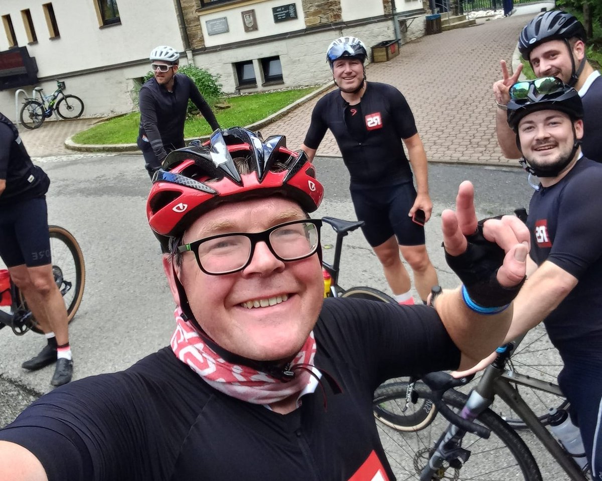 RSOnlineDACH's tweet image. Seit ca. 8.00 Uhr sind unsere 8 RS Stonemen unterwegs: 290 km - 4.900 Höhenmeter - 2 Etappen in 2 Tagen. Die Beine laufen gut, alle geplanten Checkpoints wurden bisher erreicht. #3 markiert die heutige Halbzeit mit bereits absolvierten 89 km. weare.rs/3NmjGfa
#wearers