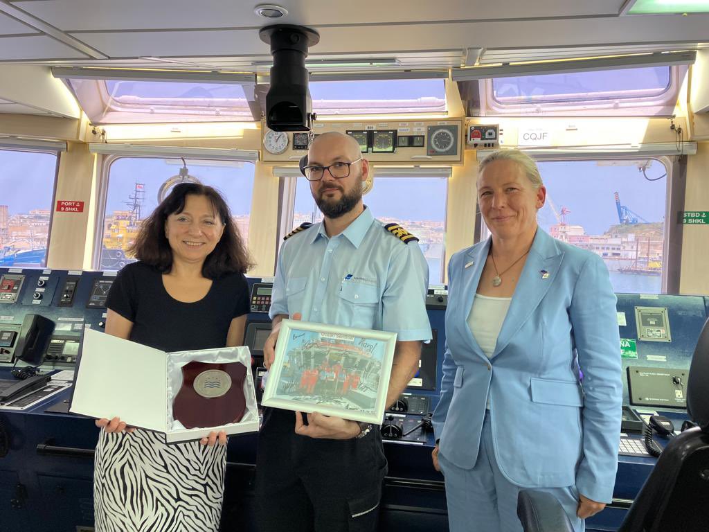 On the Ocean Sentinel, @EFCA_EU's Operational Patrol Vessel of which I am the godmother.

This vessel is a real asset for #FisheriesControl & inspection in the #Mediterranean, also because it allows a strong & coordinated approach between Member States & third countries partners.