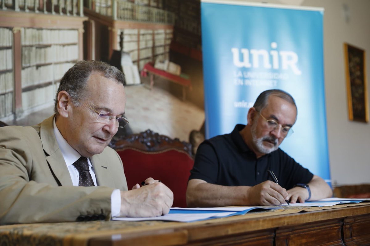 UNIR_Ecuador's tweet photo. ✍🏼 | FIRMA DE CONVENIO
@UNIRuniversidad y la #CONFEDEC, firmaron un convenio de colaboración interinstitucional en ámbitos de la formación, investigación e intercambio de experiencias, en beneficio de los #docentes y estudiantes del sector educativo católico del #Ecuador 🇪🇨. https://t.co/s9LPNDmgvs