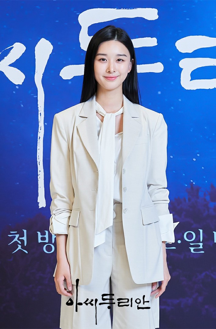 k_dramaindo_'s tweet photo. Konferensi pers drama Chosun TV #DuriansAffair : #YoonHyeyoung  #HanDaGam #LeeDaYeon https://t.co/VXwaeDYisn