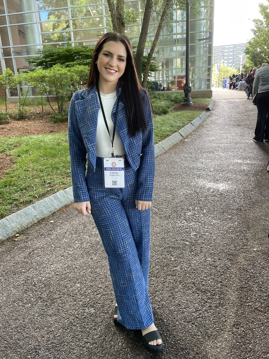 mamabrandi's tweet photo. In line awaiting for the doors to open for Day 3 and the final Day of the Congress of Future Medical Leaders! What a great opportunity and Experience this has been! #CFML23 #EmmaJ https://t.co/yy2oVsBCli