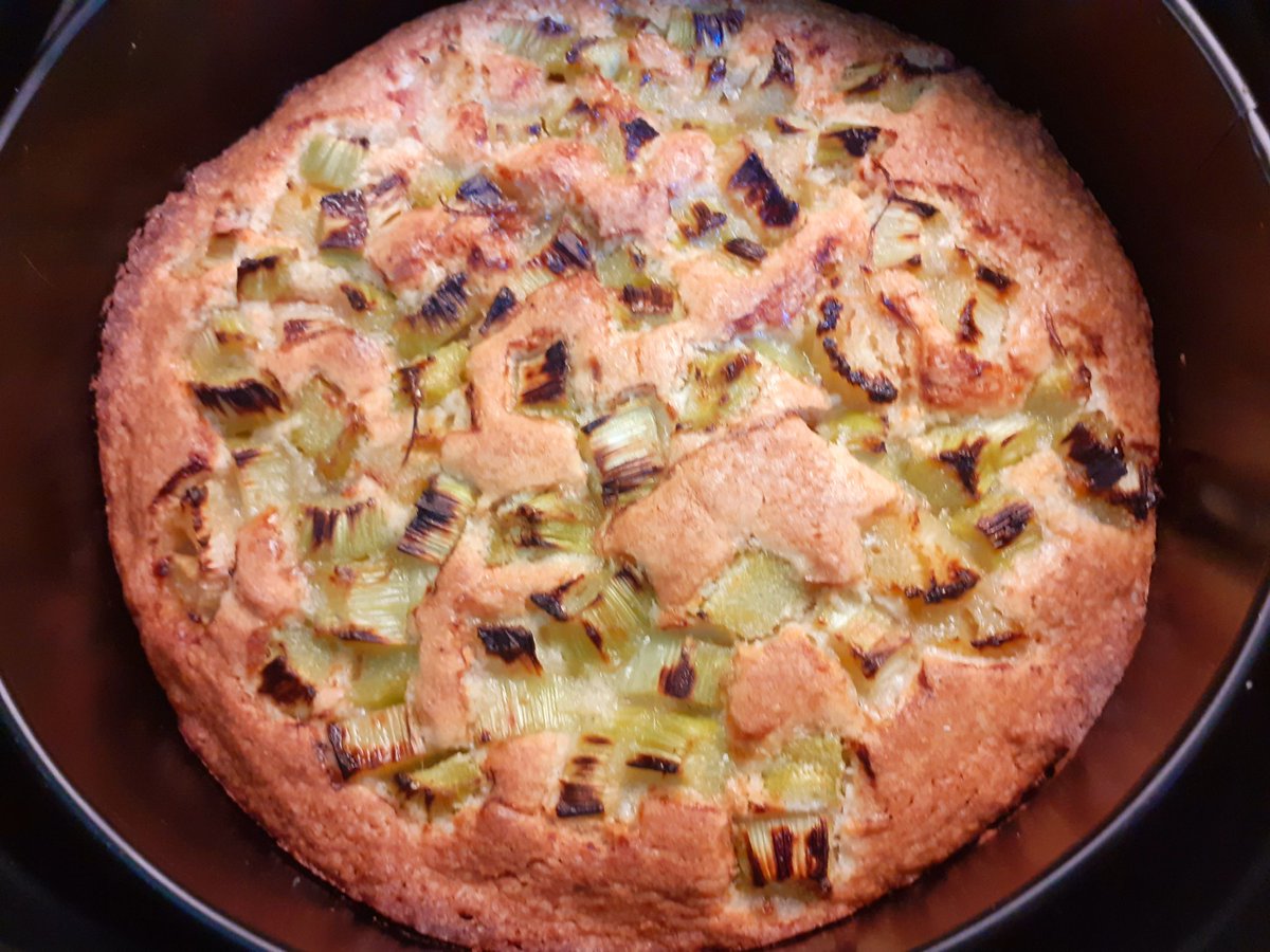 KCoooooking's tweet image. Ooohhh delicious 😋 #chefk rhubarb pie with homemade sauce👩‍🍳🇫🇮🏴󠁧󠁢󠁥󠁮󠁧󠁿👍🤗