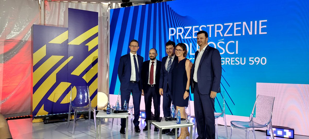 Ciekawym wątkiem organizowanego wczoraj przez <a href="/wwwkigpl/">Krajowa Izba Gospodarcza</a> Forum Polsko-Czeskiego na <a href="/Kongres590/">Kongres 590</a> były dobre praktyki dla polskich firm szukających powodzenia nad Wełtawą 🇨🇿. W wątku 👇niektóre z nich, wyłaniające się z paneli, które prowadziliśmy wspólnie z <a href="/PoplawskiKonrad/">Konrad Popławski</a>. 1/4