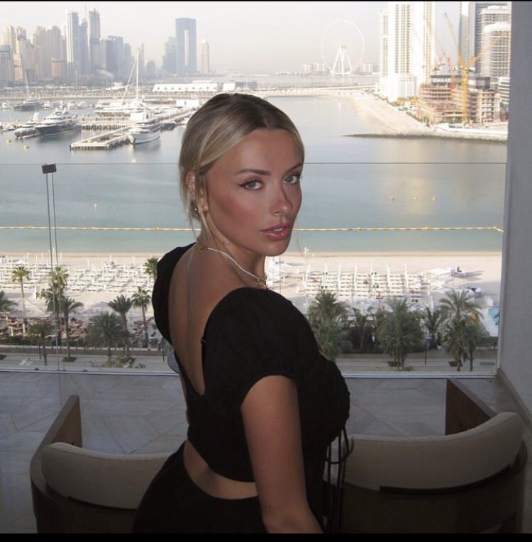 ScamGodCorinna's tweet photo. I go on holiday while you paypigs send your hard earned money to fund mommy’s lifestyle… such good boys, all my trips should be funded and I should be thanked for giving you goontards a purpose! https://t.co/27tq9e5eZt